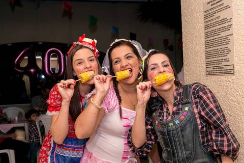 Festa de aniversário da Roberta Zeque, comemorando seus 40 anos em ritmo de festa junina.'