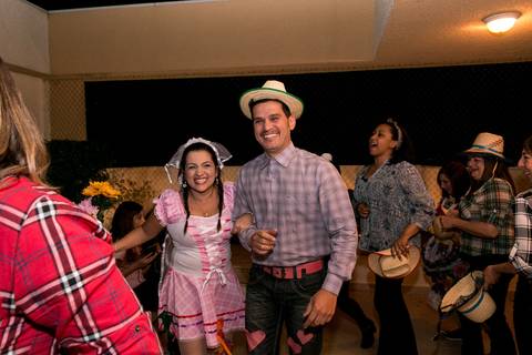 Festa de aniversário da Roberta Zeque, comemorando seus 40 anos em ritmo de festa junina.'