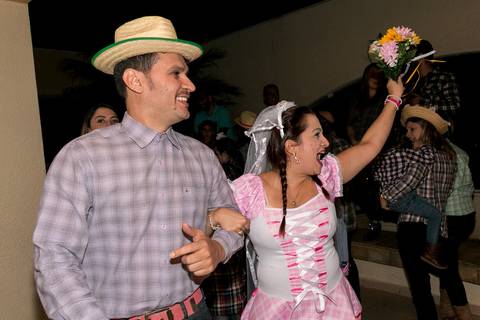 Festa de aniversário da Roberta Zeque, comemorando seus 40 anos em ritmo de festa junina.'