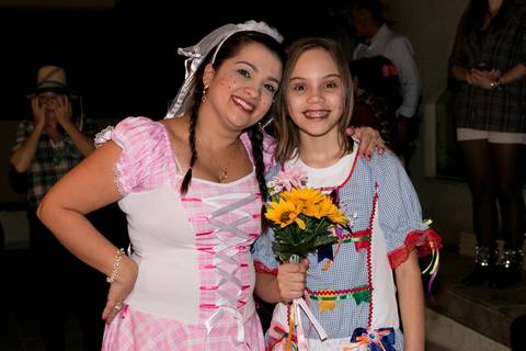 Festa de aniversário da Roberta Zeque, comemorando seus 40 anos em ritmo de festa junina.'