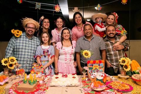 Festa de aniversário da Roberta Zeque, comemorando seus 40 anos em ritmo de festa junina.'