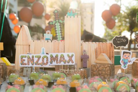 Festa infantil dos irmãos Enzo e Max, comemorando 7 e 4 anos na cidade de São Paulo.'