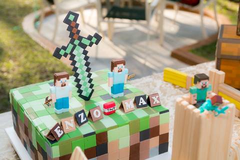 Festa infantil dos irmãos Enzo e Max, comemorando 7 e 4 anos na cidade de São Paulo.'