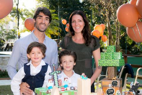 Festa infantil dos irmãos Enzo e Max, comemorando 7 e 4 anos na cidade de São Paulo.'