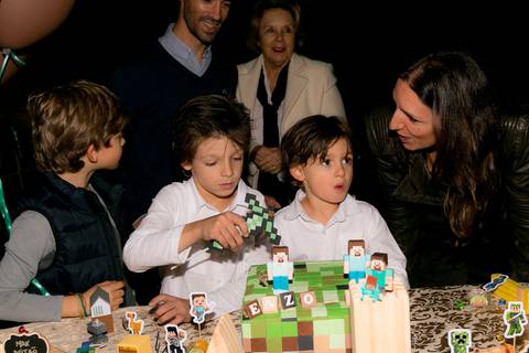 Festa infantil dos irmãos Enzo e Max, comemorando 7 e 4 anos na cidade de São Paulo.'