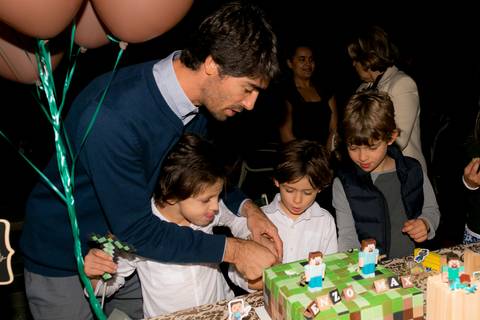 Festa infantil dos irmãos Enzo e Max, comemorando 7 e 4 anos na cidade de São Paulo.'