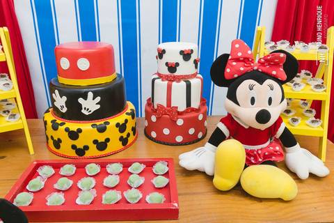 Aniversário da Valentina e do Davi com o tema do Mickey e da Minnie, no Alvi Verde Futebol Clube em São Paulo'