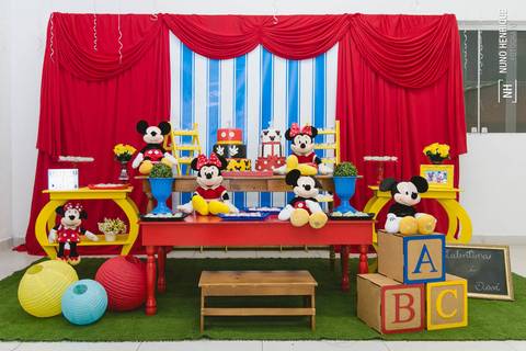 Aniversário da Valentina e do Davi com o tema do Mickey e da Minnie, no Alvi Verde Futebol Clube em São Paulo'
