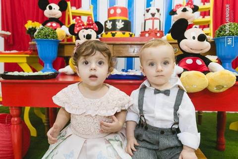Aniversário da Valentina e do Davi com o tema do Mickey e da Minnie, no Alvi Verde Futebol Clube em São Paulo'