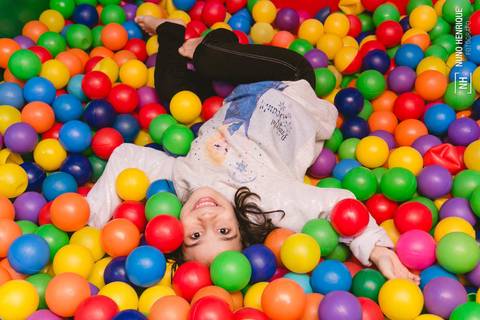 Aniversário da Valentina e do Davi com o tema do Mickey e da Minnie, no Alvi Verde Futebol Clube em São Paulo'