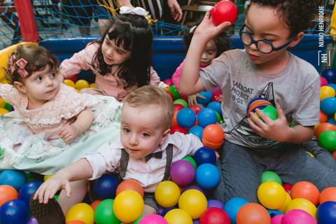 Aniversário da Valentina e do Davi com o tema do Mickey e da Minnie, no Alvi Verde Futebol Clube em São Paulo'