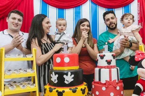 Aniversário da Valentina e do Davi com o tema do Mickey e da Minnie, no Alvi Verde Futebol Clube em São Paulo'