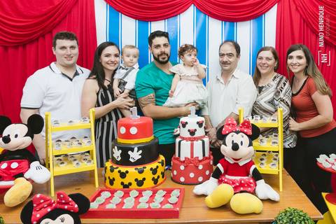 Aniversário da Valentina e do Davi com o tema do Mickey e da Minnie, no Alvi Verde Futebol Clube em São Paulo'