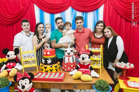 Aniversário da Valentina e do Davi com o tema do Mickey e da Minnie, no Alvi Verde Futebol Clube em São Paulo'