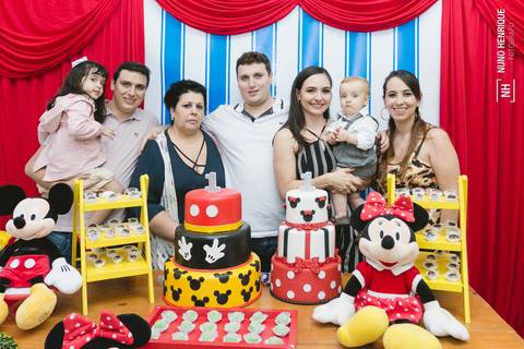 Aniversário da Valentina e do Davi com o tema do Mickey e da Minnie, no Alvi Verde Futebol Clube em São Paulo'