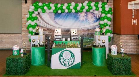 Foto da festa de aniversário do João Pedro, em clima de jogo do Palmeiras no Buffet Play Kids Pompéia, em São Paulo.'