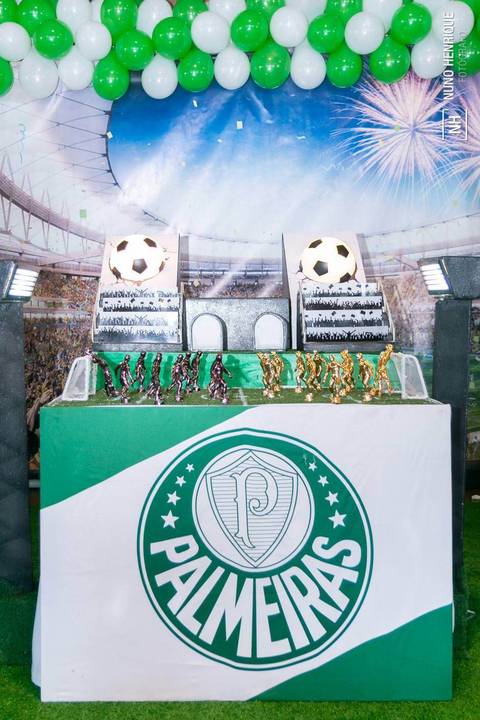 Foto da festa de aniversário do João Pedro, em clima de jogo do Palmeiras no Buffet Play Kids Pompéia, em São Paulo.'