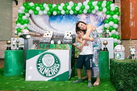Foto da festa de aniversário do João Pedro, em clima de jogo do Palmeiras no Buffet Play Kids Pompéia, em São Paulo.'