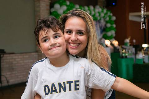 Foto da festa de aniversário do João Pedro, em clima de jogo do Palmeiras no Buffet Play Kids Pompéia, em São Paulo.'