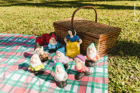 Smash the Cake da Izadora, feito no Parque Ibirapuera em São Paulo. Decoração por Les Parties.'