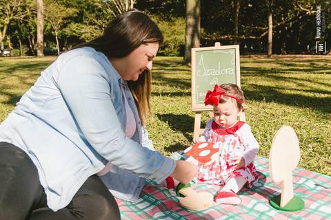 Smash the Cake da Izadora, feito no Parque Ibirapuera em São Paulo. Decoração por Les Parties.'