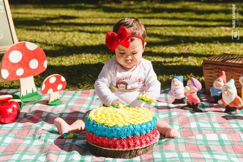 Smash the Cake da Izadora, feito no Parque Ibirapuera em São Paulo. Decoração por Les Parties.'