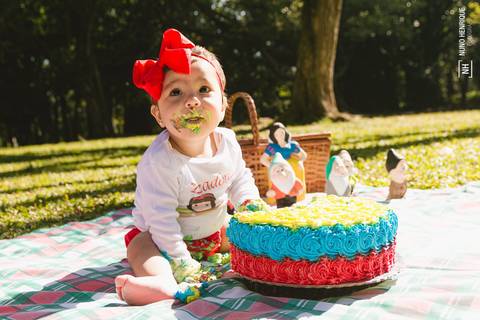 Smash the Cake da Izadora, feito no Parque Ibirapuera em São Paulo. Decoração por Les Parties.'