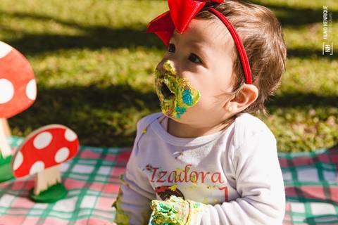 Smash the Cake da Izadora, feito no Parque Ibirapuera em São Paulo. Decoração por Les Parties.'