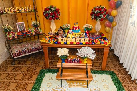 Festa infantil da Izadora com decoração da Branca de Neve, realizada na zona sul de São Paulo no bairro de Americanópolis.'