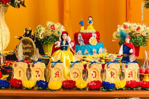 Festa infantil da Izadora com decoração da Branca de Neve, realizada na zona sul de São Paulo no bairro de Americanópolis.'