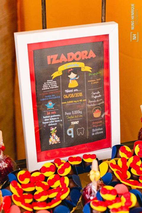 Festa infantil da Izadora com decoração da Branca de Neve, realizada na zona sul de São Paulo no bairro de Americanópolis.'