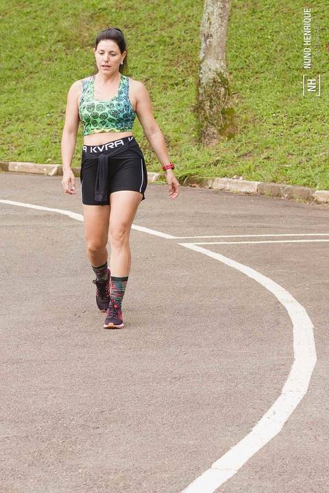 Ensaio fotográfico esportivo com a corredora Ana Pagiossi no Parque Ceret, zona leste de São Paulo.'