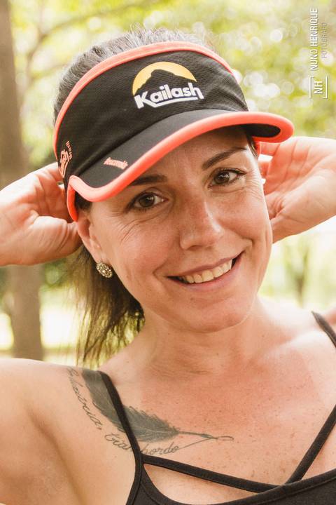 Ensaio fotográfico esportivo com a corredora Ana Pagiossi no Parque Ceret, zona leste de São Paulo.'