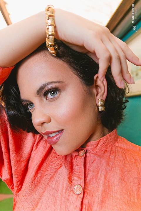 Ensaio fotográfico para editorial de moda do Devant Vintage Brechó, com a modelo Thais Brito, maquiagem por Aline Custódio e produção de moda pela Carla Alves.'