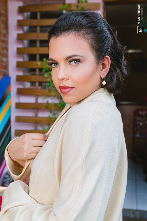 Ensaio fotográfico para editorial de moda do Devant Vintage Brechó, com a modelo Thais Brito, maquiagem por Aline Custódio e produção de moda pela Carla Alves.'