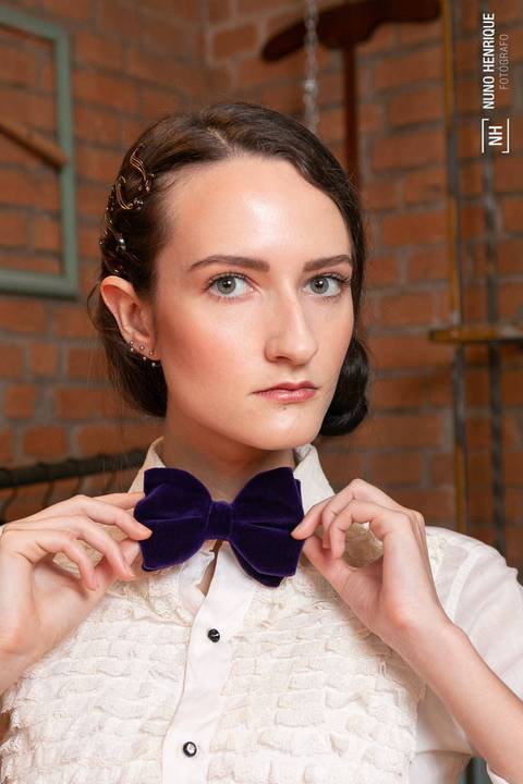 Ensaio fotográfico com a modelo Gabrielle Longobardi e maquiagem de Aline Custódio para o Devant Vintage Brechó, localizado no bairro de Perdizes em São Paulo.'