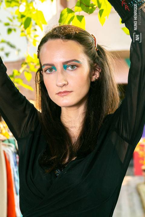 Ensaio fotográfico com a modelo Gabrielle Longobardi e maquiagem de Aline Custódio para o Devant Vintage Brechó, localizado no bairro de Perdizes em São Paulo.'