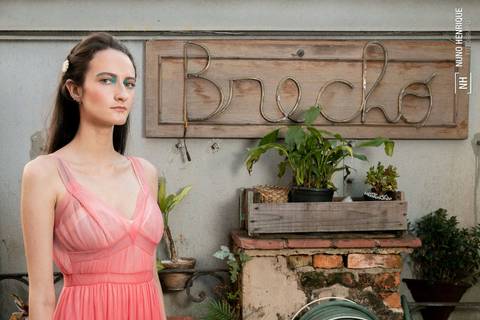 Ensaio fotográfico com a modelo Gabrielle Longobardi e maquiagem de Aline Custódio para o Devant Vintage Brechó, localizado no bairro de Perdizes em São Paulo.'