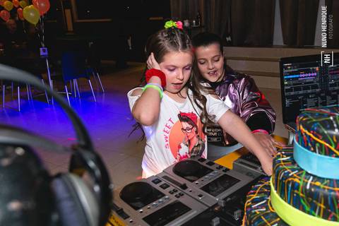 Festa infantil com tema de balada da Isabella Martins realizada no Buffet Planeta Kids, unidade Alphaville em São Paulo.'