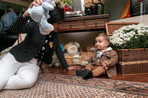 Festa infantil com toda a família reunida para celebrar do aniversário de 1 ano do Luigi.'