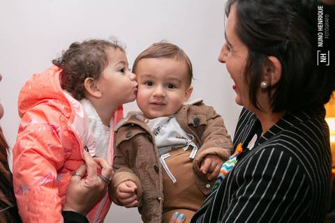 Festa infantil com toda a família reunida para celebrar do aniversário de 1 ano do Luigi.'
