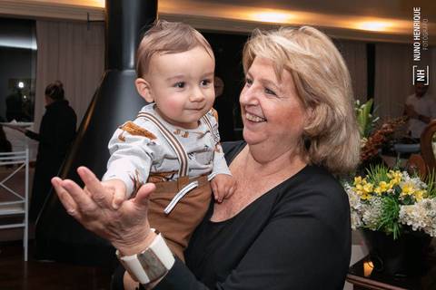 Festa infantil com toda a família reunida para celebrar do aniversário de 1 ano do Luigi.'