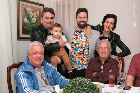 Festa infantil com toda a família reunida para celebrar do aniversário de 1 ano do Luigi.'