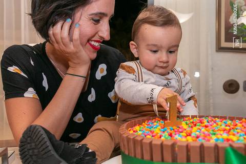 Festa infantil com toda a família reunida para celebrar do aniversário de 1 ano do Luigi.'