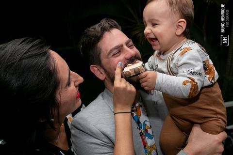 Festa infantil com toda a família reunida para celebrar do aniversário de 1 ano do Luigi.'