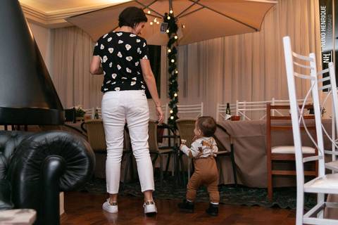 Festa infantil com toda a família reunida para celebrar do aniversário de 1 ano do Luigi.'