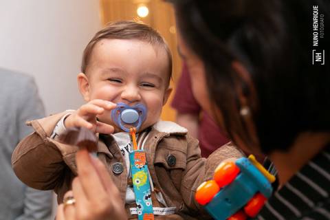 Festa infantil com toda a família reunida para celebrar do aniversário de 1 ano do Luigi.'