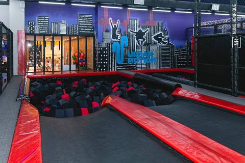 Festa infantil dos irmãos Valentina e Pedro no Urban Motion Morumbi com os amigos e colegas da escola Mapple Bear.'