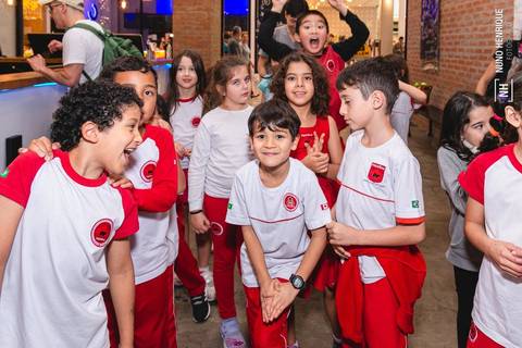 Festa infantil dos irmãos Valentina e Pedro no Urban Motion Morumbi com os amigos e colegas da escola Mapple Bear.'
