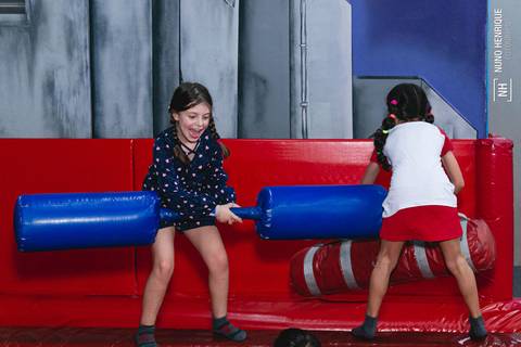 Festa infantil dos irmãos Valentina e Pedro no Urban Motion Morumbi com os amigos e colegas da escola Mapple Bear.'